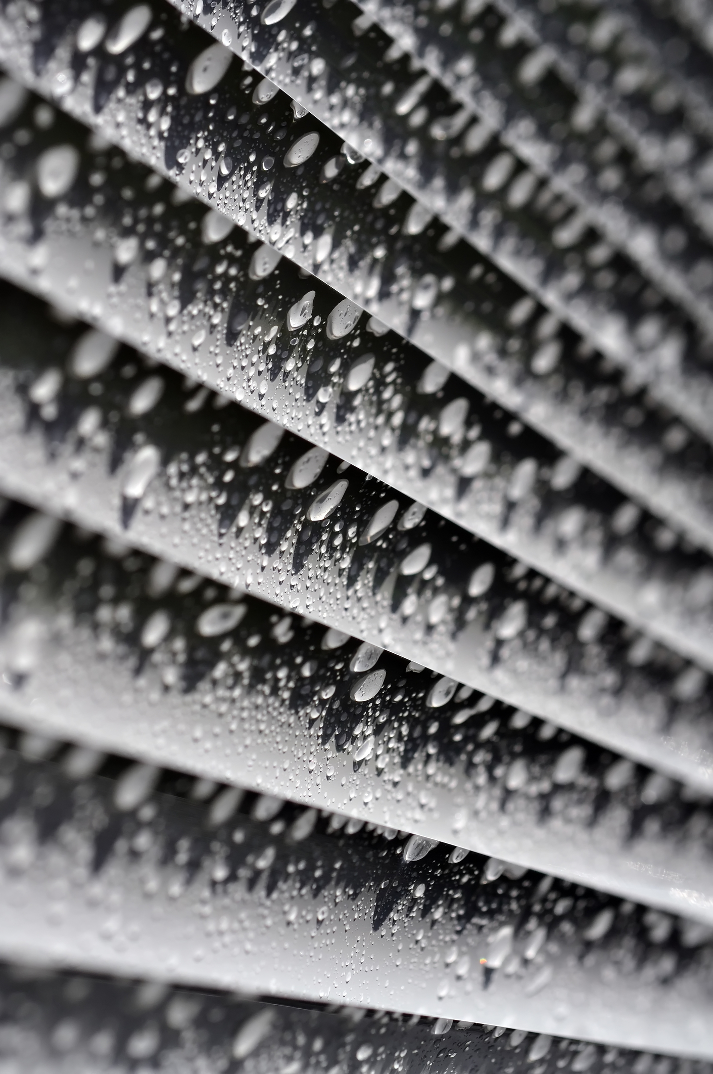 Window blinds with water droplets after ultrasonic cleaning